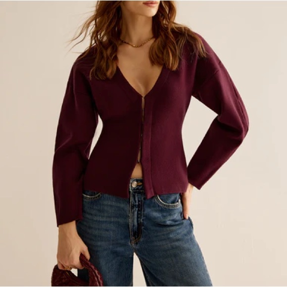 Burgundy / maroon hook closure knit sweater material cardigan - Picture 10 of 11